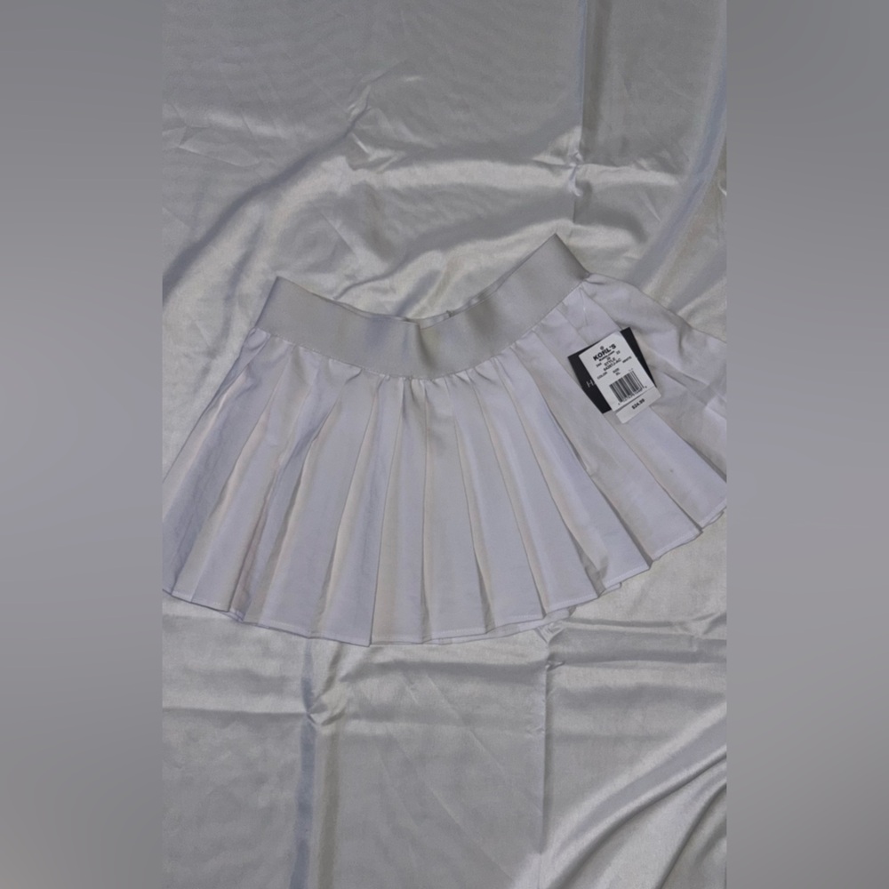 Chic White Pleated Skater Skirt